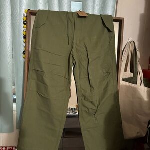 K.two studios green cargos 
Brand New
Size M
Baggy fit
#cargos #greencargos